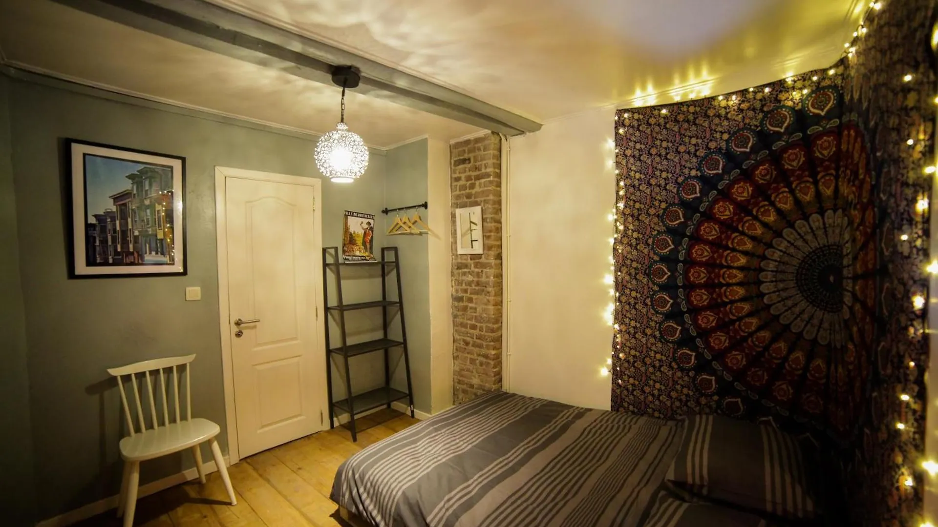 Bruxelles Centre Petite Chambre Privee Au Sablon ! ゲストハウス ブリュッセル